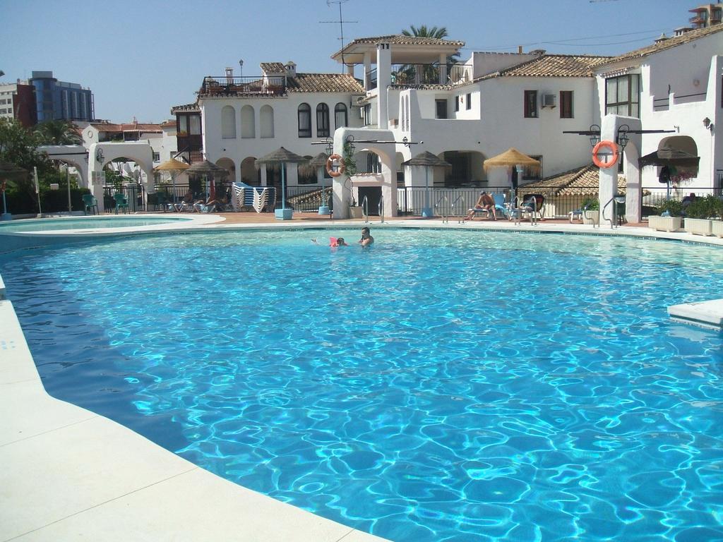 Benalmadenapartments Bbq Evita Beach Club Стая снимка